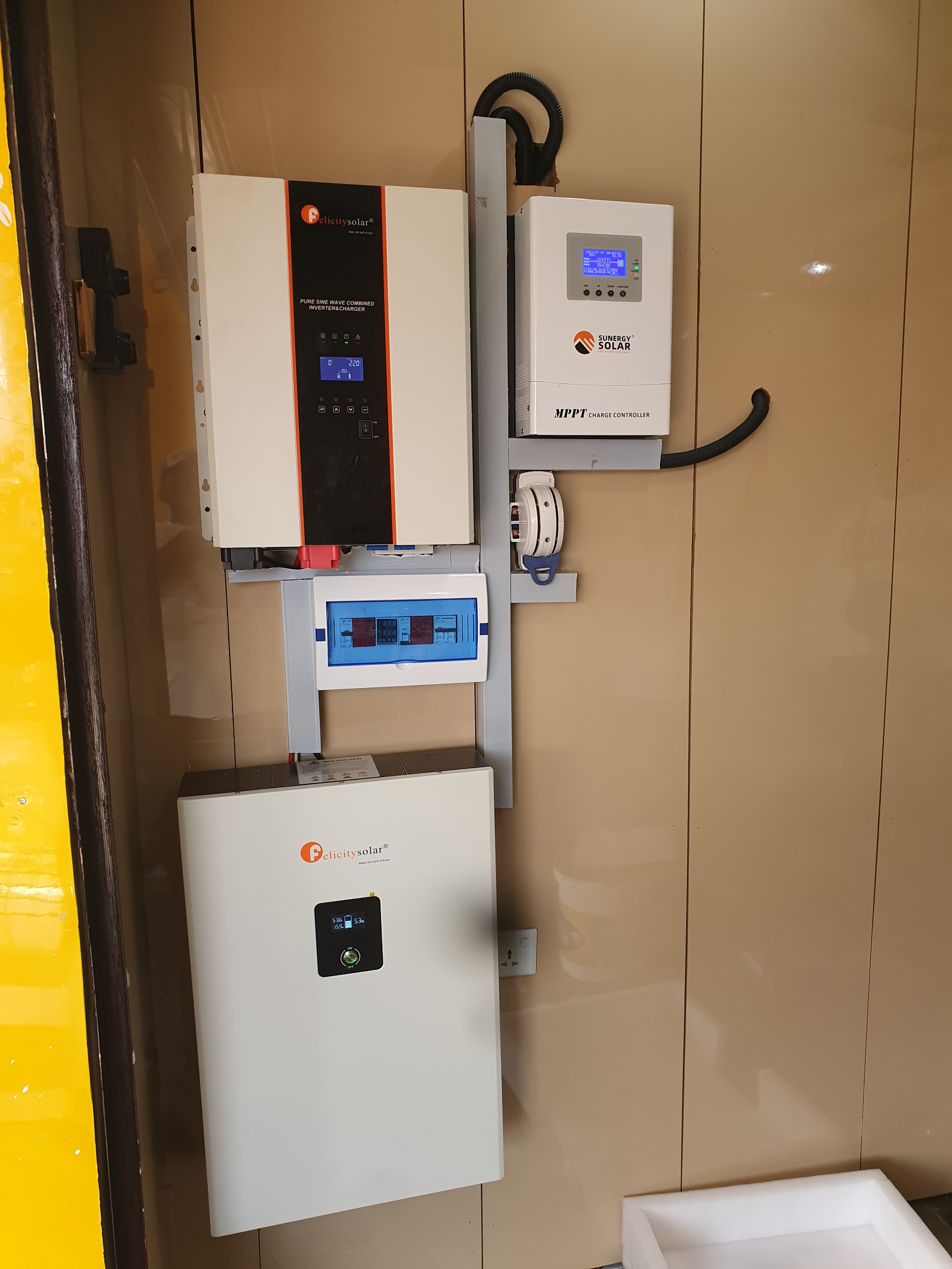 5KVA INVERTER WITH 10KWH LITHIUM BATTERY